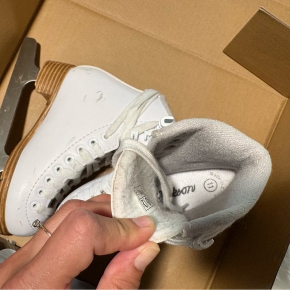 JACKSON 200 Girls’ White Skates with Pink Guards - Picture 4 of 11